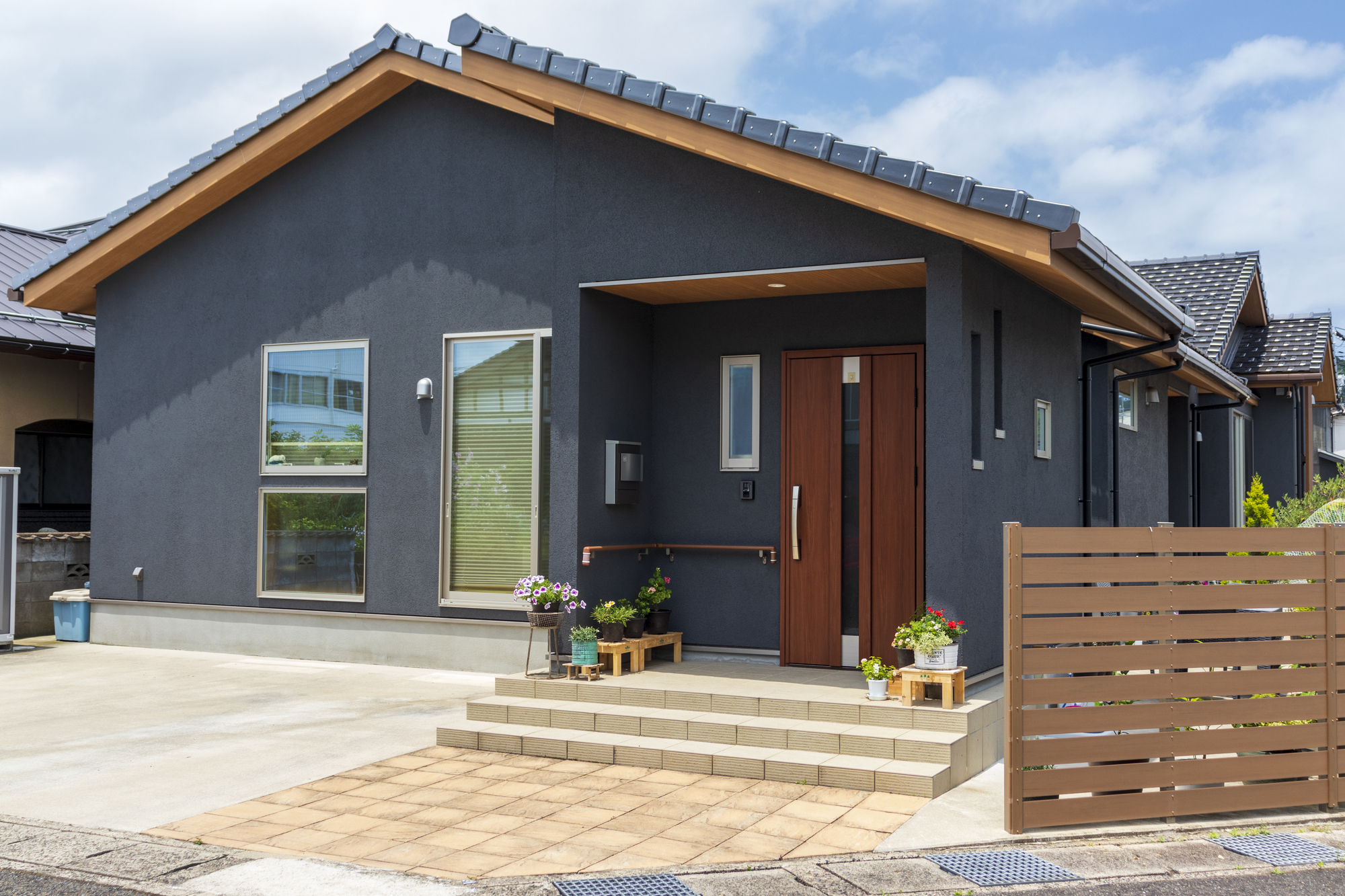 平屋を建てるなら規格住宅がおすすめ｜メリットやハウスメーカーの選び方まで解説【間取り事例付き】