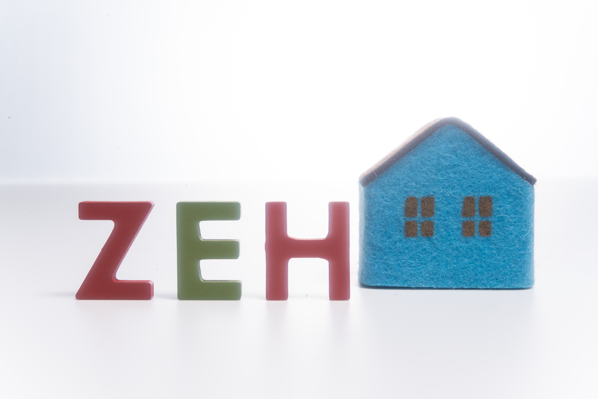 ZEH住宅とは？メリット・デメリットや補助金、住宅ローン控除まで最新情報を解説【2026年最新】